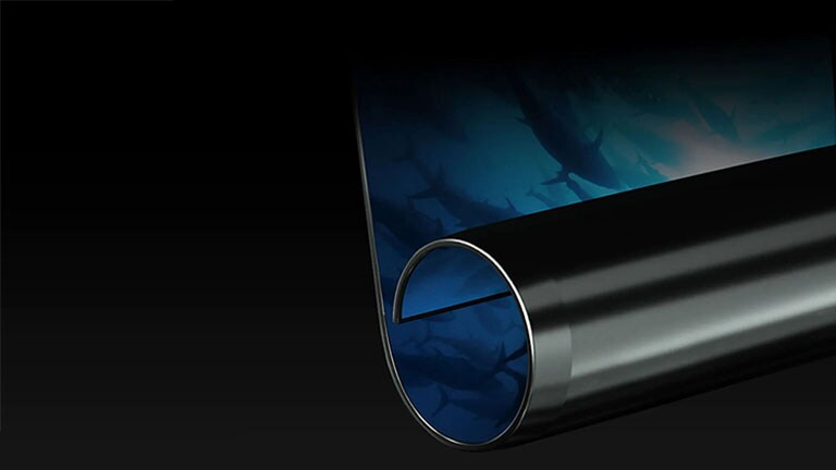 Lo schermo di LG SIGNATURE Rollable OLED TV si arrotola su se stesso.