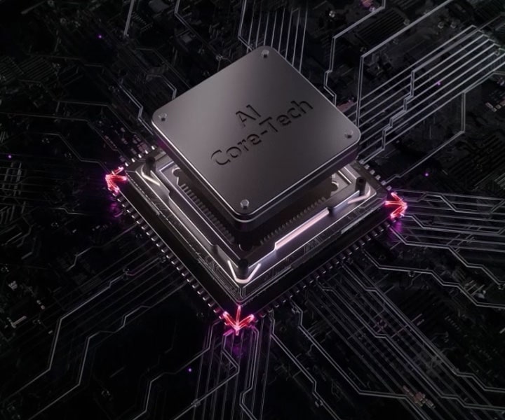 Primo piano del chip del processore AI Core-Tech montato su una scheda madre scura con linee e connessioni luminose