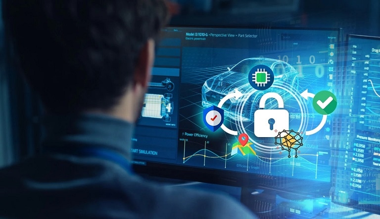 Persona che guarda uno schermo di computer che mostra icone di sicurezza informatica tra cui un lucchetto, segni di spunta e un microchip.