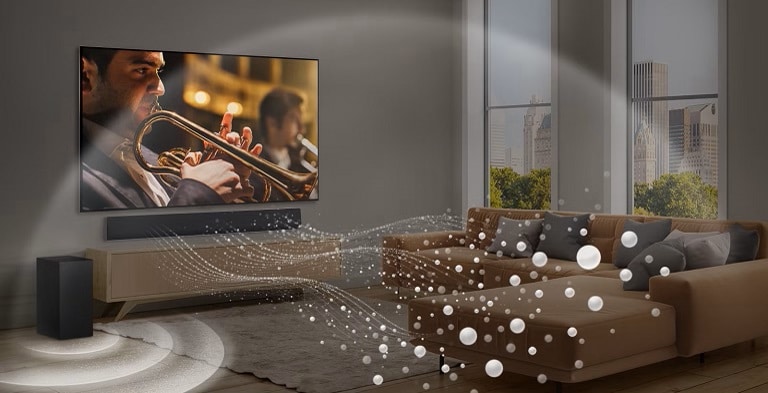 Soggiorno con TV che mostra un musicista e una soundbar, effetti grafici di suono surround visibili.