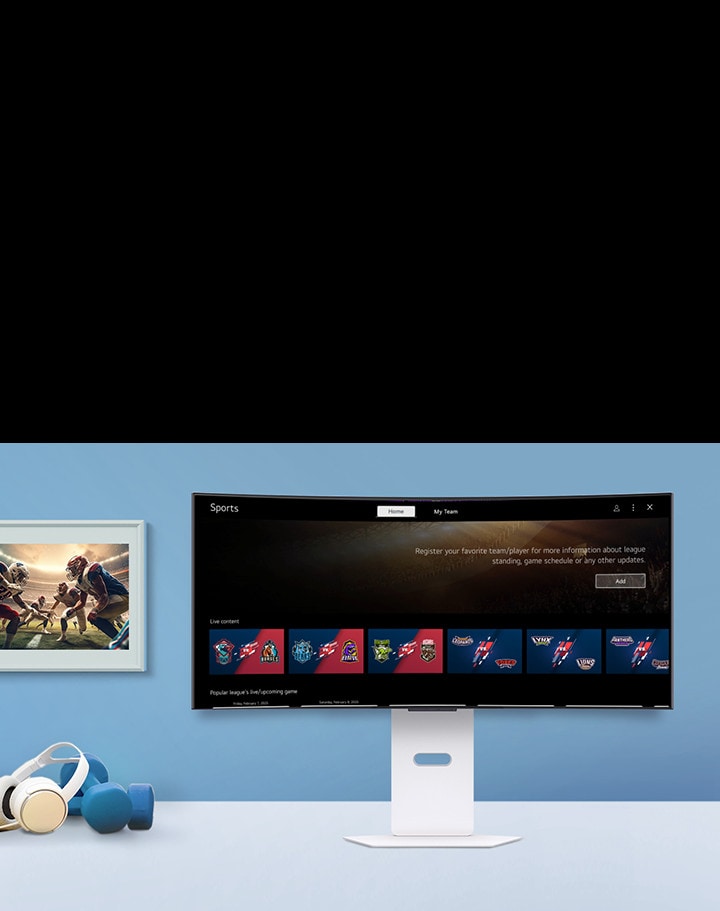 Lo schermo del monitor smart posizionato sul tavolo mostra la schermata dell'app SPORT.