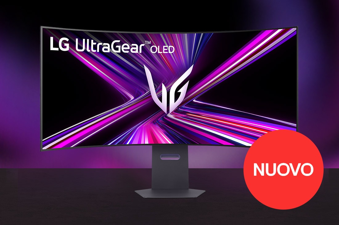 Vista frontale del monitor LG UltraGear 45GX950A con schermo ampio curvo e supporto nero.
