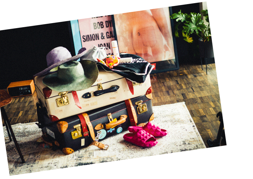 LGスタイラー 雑誌、広告、セレブリティから引っ張りだこの人気スタイリスト安西こずえさんも、LG Stylerの愛用者。その活用法を聞いてみたところ、旅のワードローブのケアに重宝しているのだとか。そこで今回は「3泊5日ハワイ旅行」をテーマに安西さんの旅のワードローブをご紹介。LG Stylerの活用の仕方とともにお話しを伺いました。