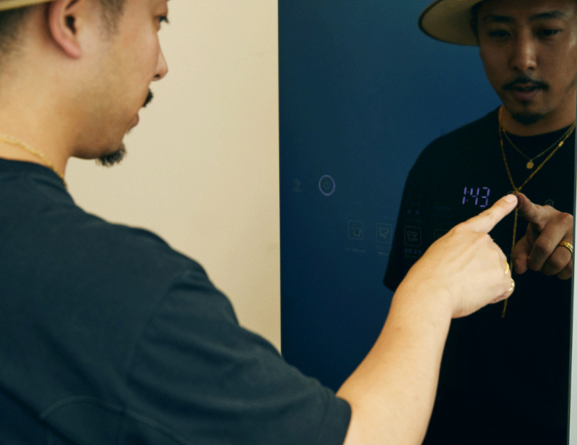 結果、毎度クリーニング屋へ行く羽目になるのですが、LG Stylerがあれば素材に配慮しながら脱臭もしてくれるしシワも取ってくれる。本当、助かりますよね」。