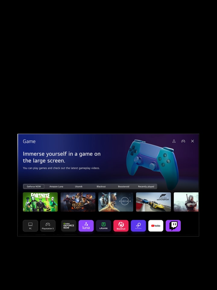 カーソルがスポーツをクリックすると画面がフェードアウトして、スポーツのホームページと「Register your favorite team/player for more information about league standing, game schedules or any other updates（お気に入りのチームや選手を登録すると、リーグの順位、試合のスケジュールなどの最新情報を確認できます）」および「Popular league list（人気リーグのリスト）」という文字が表示される。5つのサムネイルにサッカー、バスケットボール、野球、クリケット、アイスホッケーというラベルが付けられている。画面が再びフェードアウトし、カーソルがゲームをクリックすると、ゲームホームページと「Immerse yourself in a game on the large screen. You can play games and check out the latest gameplay videos.（大画面でゲームに没入。ゲームをプレイして、最新のゲームプレイ動画をチェックしましょう）」という文字が表示される。GeForce NOW、Amazon Luna、Utomik、Blacknut、Boosteroid、Recently played（視聴履歴）のボタンの画像。次のロゴが表示される。GeForce Now、Amazon Luna、Utomik、Blacknut、Boosteroid、YouTube、Twitch。