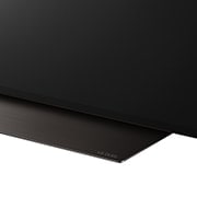 Вид под углом снизу на телевизор LG OLED evo, OLED C4