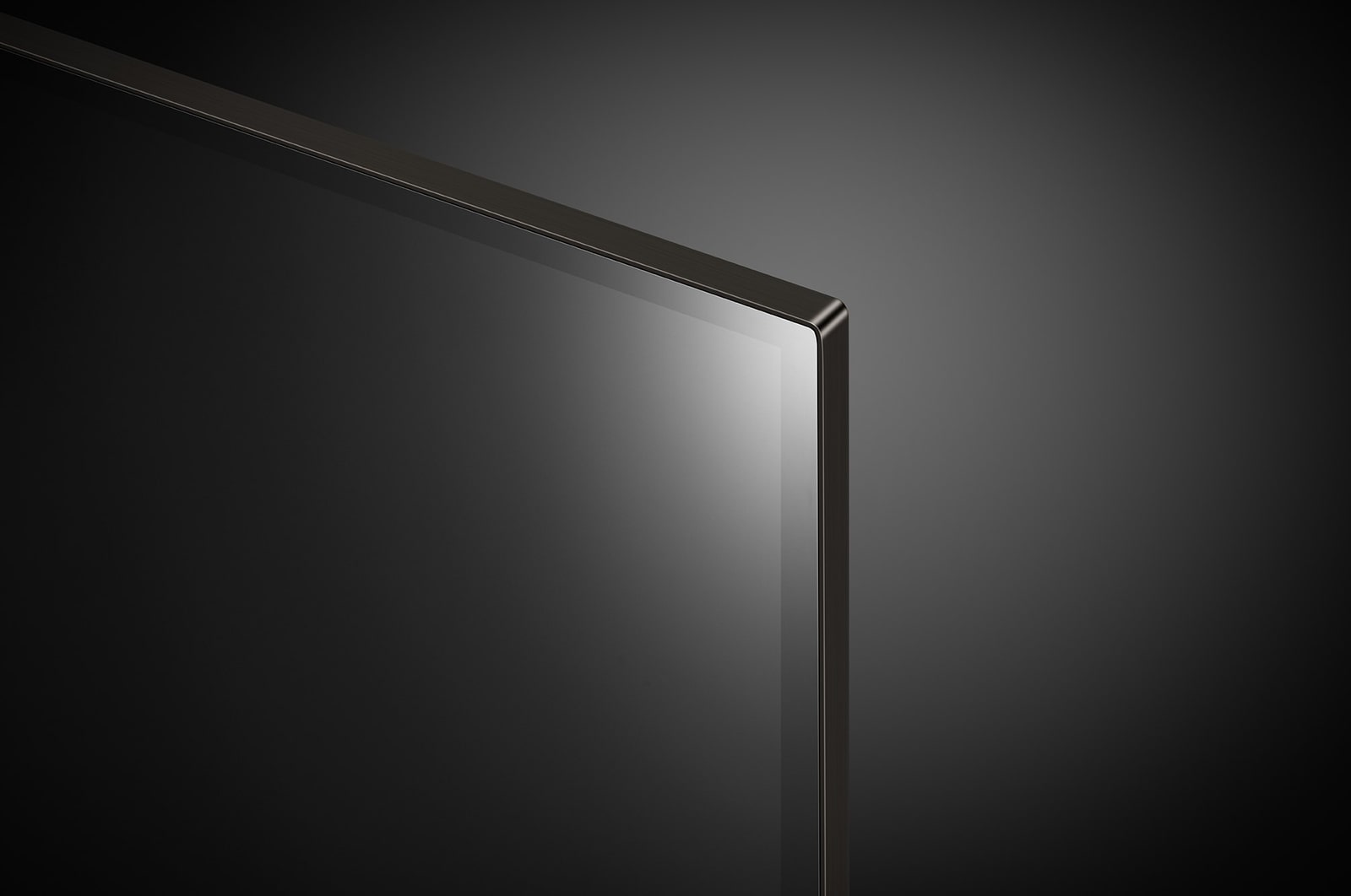 Крупный план изображения телевизора LG OLED evo, OLED C4 с верхнего края