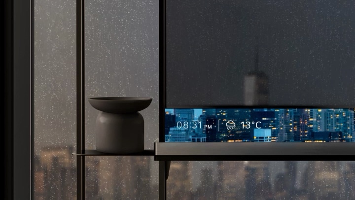 LG Signature OLED T в современной комнате с функцией T-Bar, отображающей информацию. Переход к увеличенному кадру с LG Signature OLED T и функцией T-Bar отображающей информацию на фоне.
