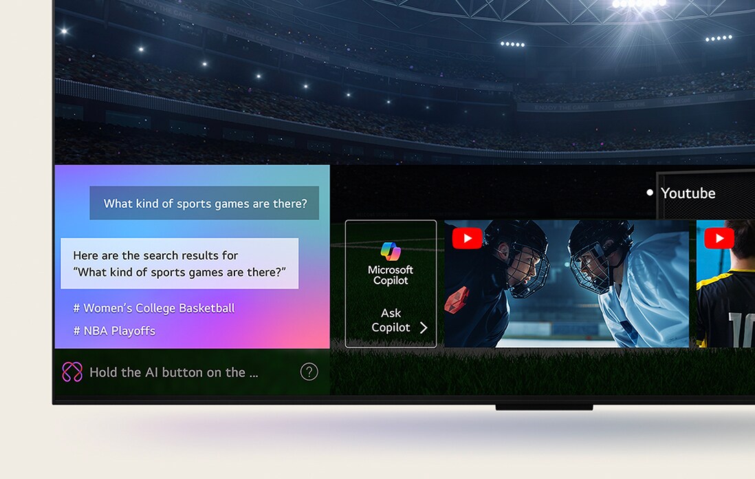 Крупный план экрана телевизора LG QNED TV, показывающего, как работает поиск AI Search. Открывается маленькое окно чата, которое показывает, как пользователь спрашивает о доступных спортивных играх. Поиск AI Search генерирует ответы в чате, показывая пиктограммы доступного контента. Также есть подсказка для запроса с Microsoft Copilot.