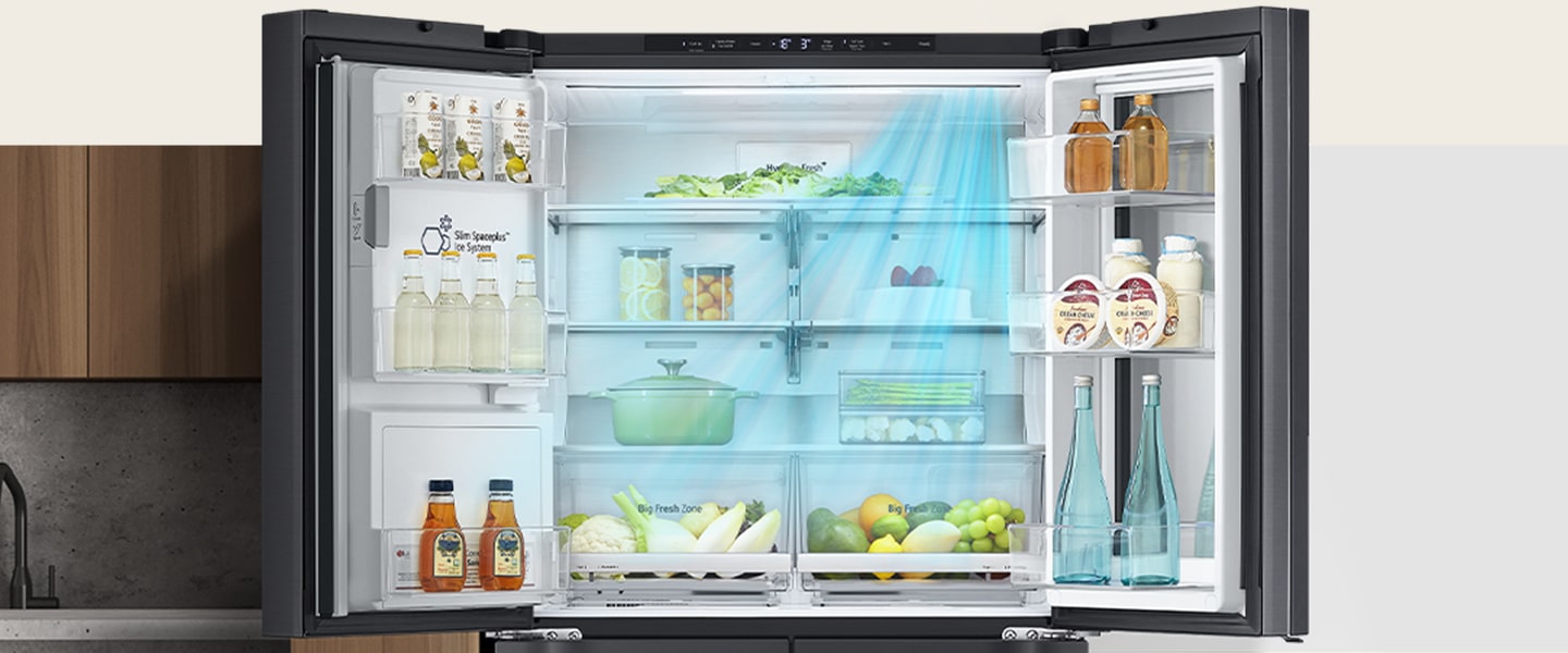 Внутри холодильника с продуктами, потоки воздуха, направленные с обоих сторон и циркулирующие по всей камере.