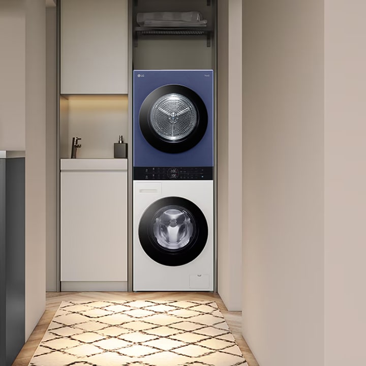 Wash tower установлен в прачечной с элитным интерьером
