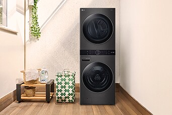 LG WashTower en el cuarto de lavado, destacando su función de vapor para reducir alérgenos.