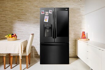 Refrigerador LG en la cocina mostrando la función Door-in-Door™.
