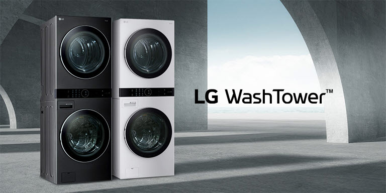 Dos torres LG WashTower™ en blanco y negro, integradas como lavadora y secadora, presentadas en un moderno cuarto de lavado