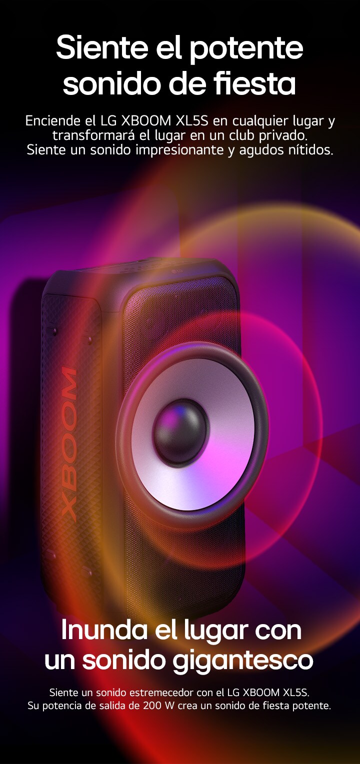 LG XBOOM XL5S se coloca en el espacio infinito. En la pared, se ilustran gráficos de sonido cuadrados. En el centro del altavoz se amplía un woofer gigante de 6,5 pulgadas para enfatizar su sonido de 200W. Las ondas de sonido salen del woofer.