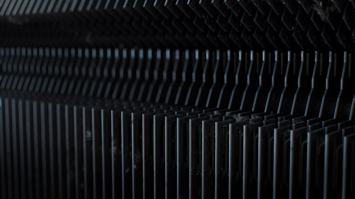 LG airconditioner met Freeze Cleaning-functie die bevriest, smelt en droogt om vuil en bacteriën te verwijderen voor grondige reiniging.