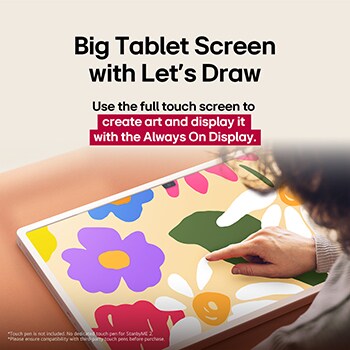 LG StanbyME 2 ligt op een tafel. Let's Draw is in gebruik. Een persoon maakt een kunstwerk met alleen zijn vinger en het touchscreen. De tekst gaat over hoe je je scherm kunt gebruiken als een digitaal canvas en kunstwerken kunt weergeven via de Always On Display.