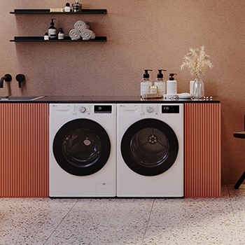 De witte LG 8 kg droger RH90V9AV3N, geïnstalleerd als een set naast een bijpassende wasmachine in een stijlvolle, moderne wasruimte.