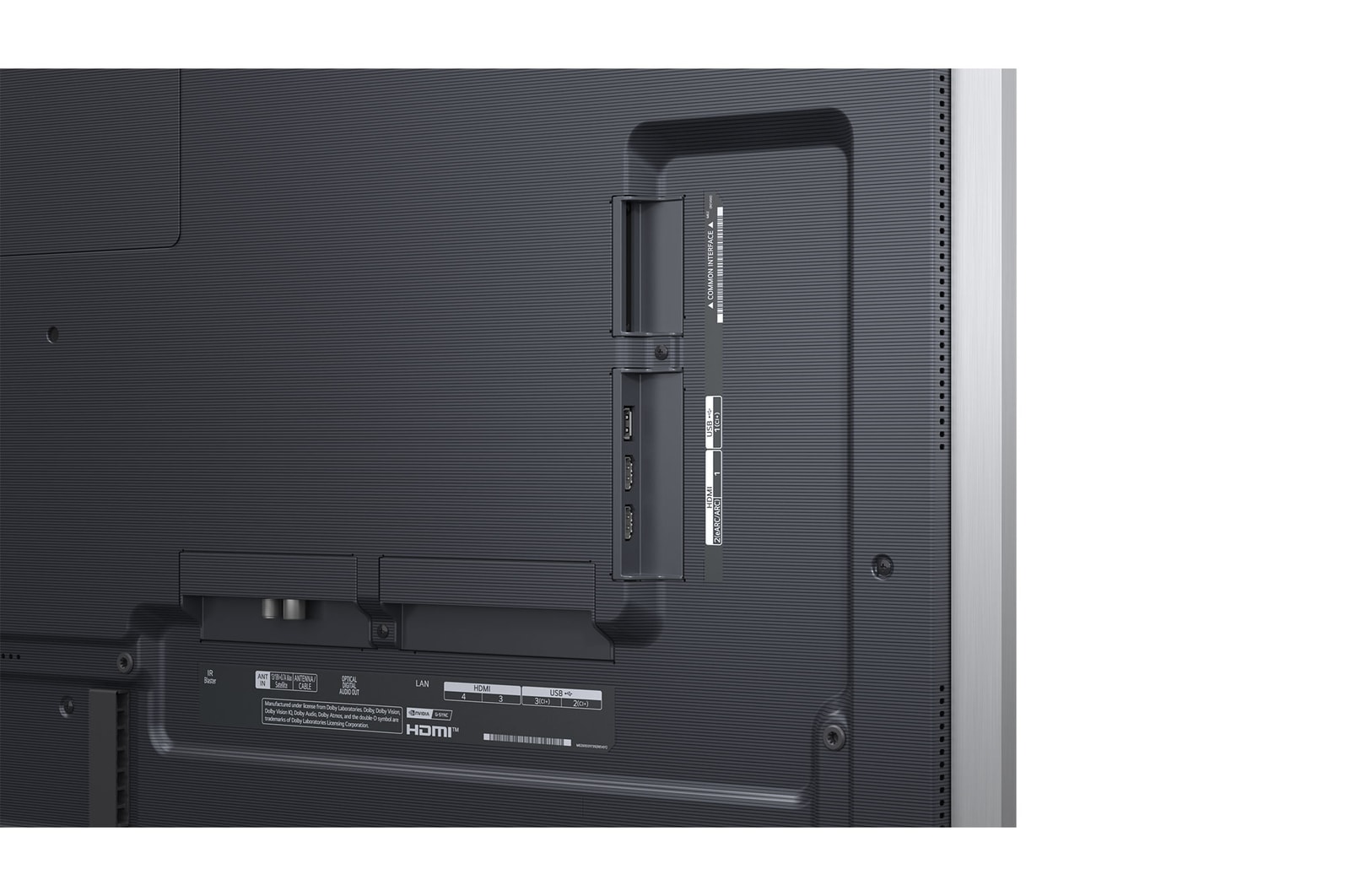 Close-up image of -15 degree side rear view (* The product image would differ from its actual appearance, as it would vary slightly depending on each inch option.)