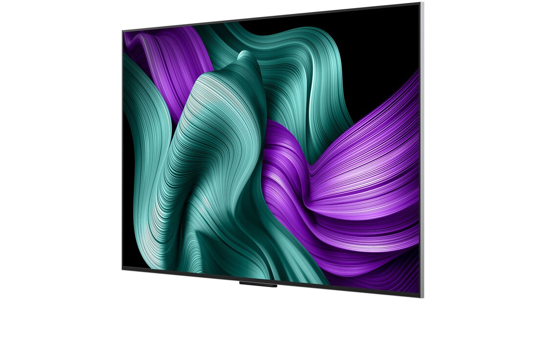 Woonkamer met een aan de muur gemonteerde LG OLED TV. Op de tv is een gebergte te zien tegen een zwarte avondhemel gevuld met sterren. Deze scène is in tweeën gedeeld om te laten zien hoe Perfect zwart true black-niveaus levert, of het nu helder of donker om je heen is. Eén zijde van de scène heeft een doffere, grijzere versie van het landschap met het label: Niet perfect zwarte weergave. Aan de andere kant is een plezieriger beeld te zien, met een groter dynamisch bereik van zwart en wit. Dit heeft het label: Perfect zwarte weergave. De logocertificering is ook zichtbaar: Perfect zwart-technologie levert zwartniveaus die minder dan of gelijk zijn aan 0,24 nit tot maximaal 500 lux. We zien een tekstballon met de tekst: Controleer het Perfect zwart-keurmerk.