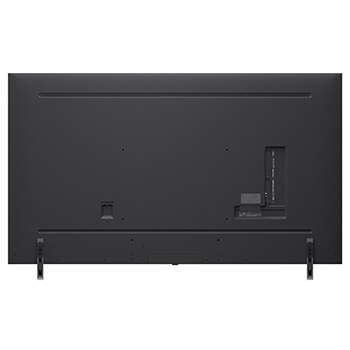 Een meisje en een hond zitten voor een LG QNED TV die aan de muur bevestigd is en waarop drie olifanten te zien zijn die boven een LG Soundbar naar buiten lopen. De titel bespreekt hoe elke actie nog spannender wordt op en gigantisch scherm.