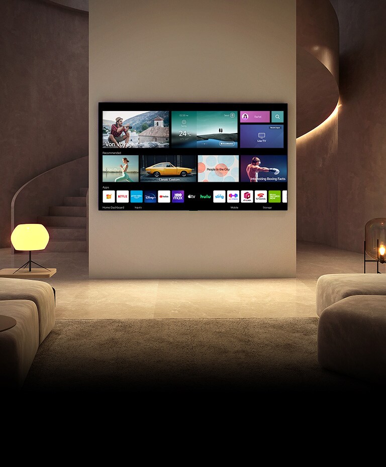 Er hangt een tv in een luxe woonkamer. Het een homescreen terwijl de ruimte ook lichter wordt.