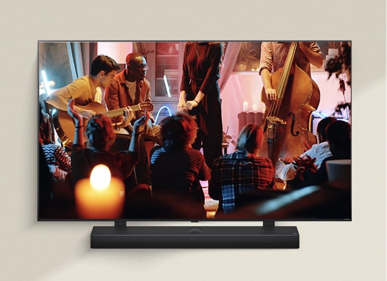 Er wordt een sfeervol concert afgespeeld op een LG TV met daaronder een LG Soundbar.