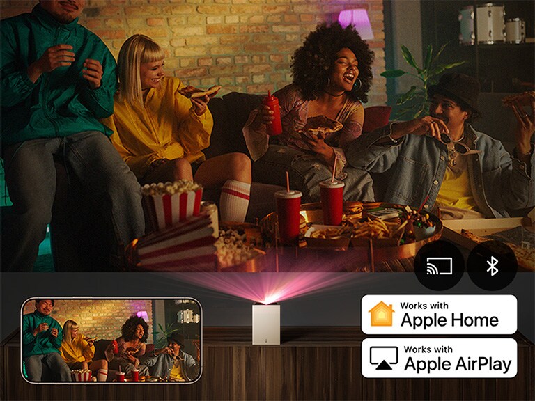 Feestbeeld gespiegeld van een smartphone naar een LG CineBeam-projector