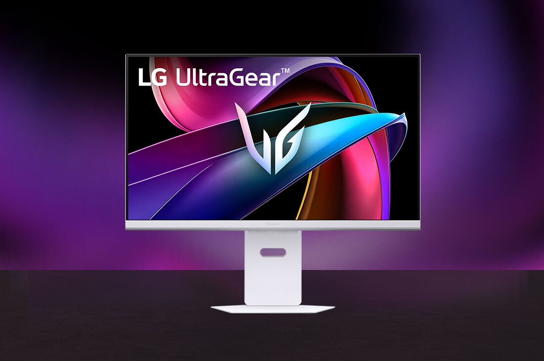 LG UltraGear 32G810SA Monitor mit flachem Display sowie weißem Rahmen und Standfuß.