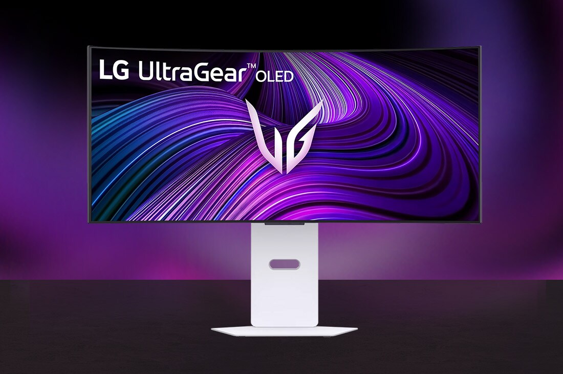 LG UltraGear 34GX90SA Monitor mit einem gekrümmten Display mit weißem Lünett und Stand.