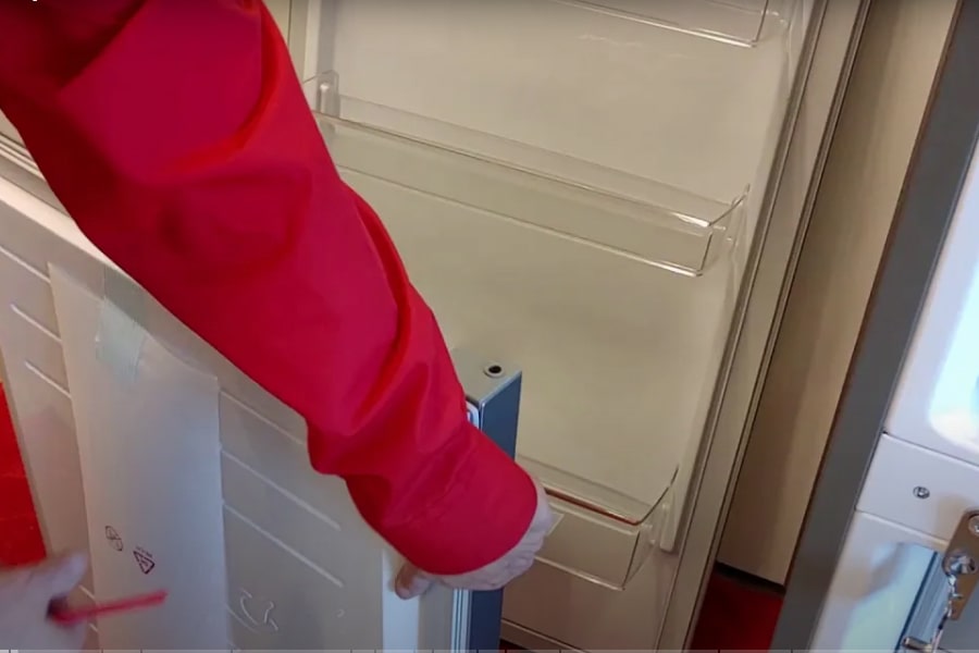 [LG Refrigerator] - Reverse doors of a Bottom Freezer model