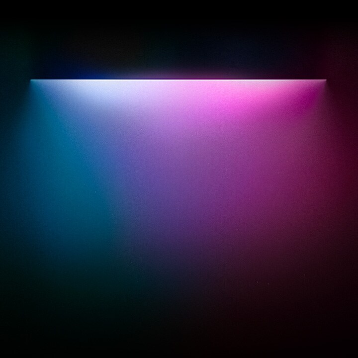 Luces de colores azul verdoso, violeta y violeta que resaltan el texto "Para diseños que se adaptan a todos los estilos de tu vida" a continuación.