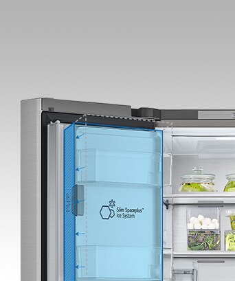 Refrigeradora LG con sistema de hielo Slim SpacePlus, puerta abierta mostrando bandejas con alimentos frescos.