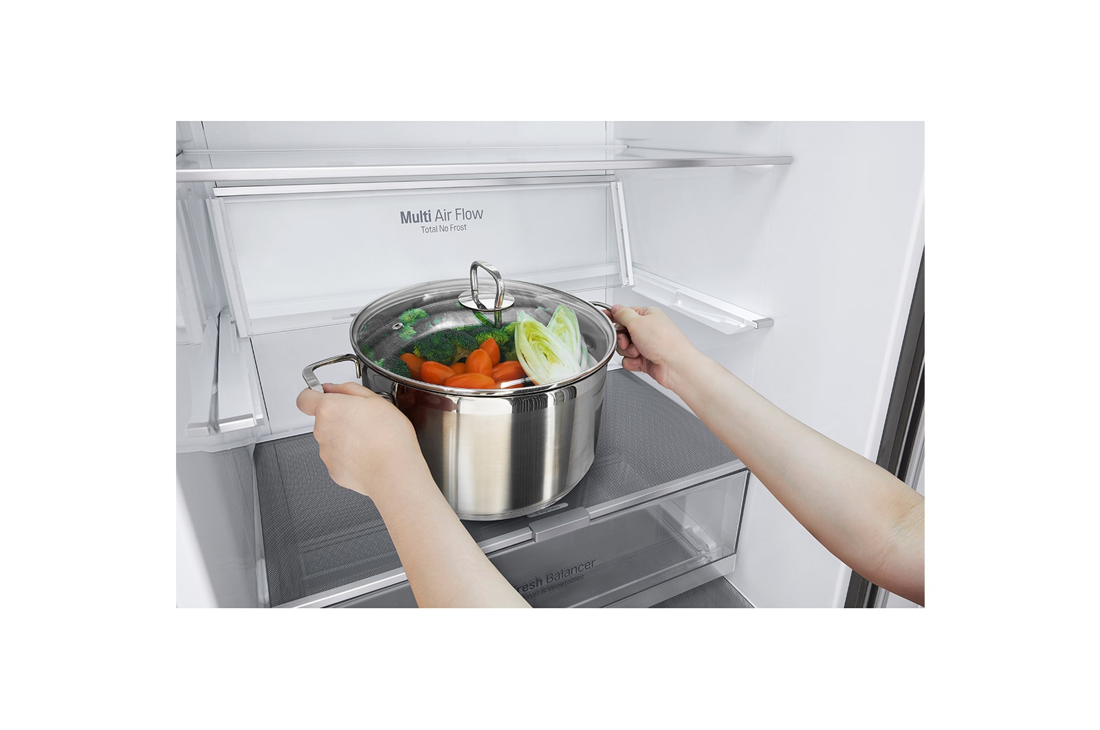 LG Refrigeradora Bottom Freezer 446L con DoorCooling y conectividad Wi-Fi, negro mate, LB46TGT