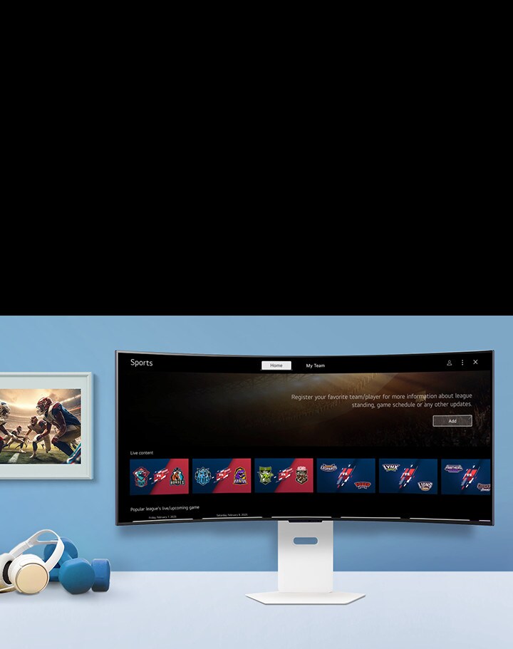 La pantalla del monitor inteligente colocada sobre la mesa muestra la aplicación de deportes.