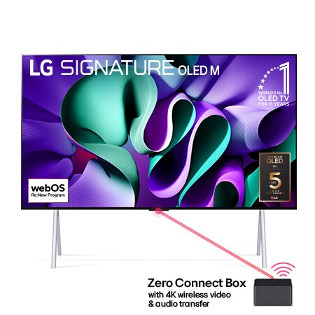 Vista frontal com a LG OLED TV, a ASSINATURA OLED M4 num suporte, o emblema OLED 11 Years of world number 1, o logótipo do programa webOS Re:New, o logótipo da garantia de 5 anos do painel no ecrã e uma Zero Connect Box com transferência de vídeo e áudio sem fios 4K ligada a uma TV e um sinal Wi-Fi a sair da caixa