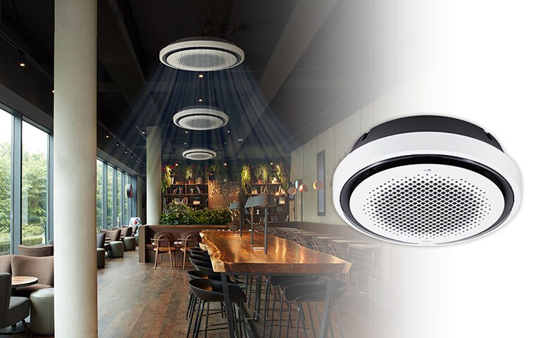 صورة لمقهى في مركز تجاري أثناء عمل مكيفات الهواء.