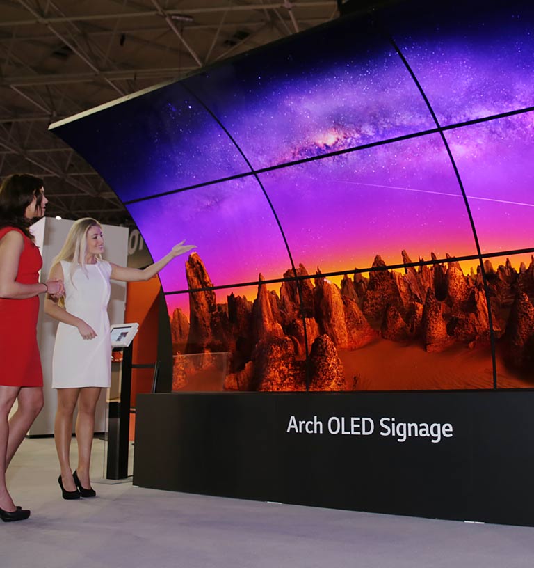 شاشة مقاس 55 بوصة بتقنية OLED مقوسة أحادية الوجه1