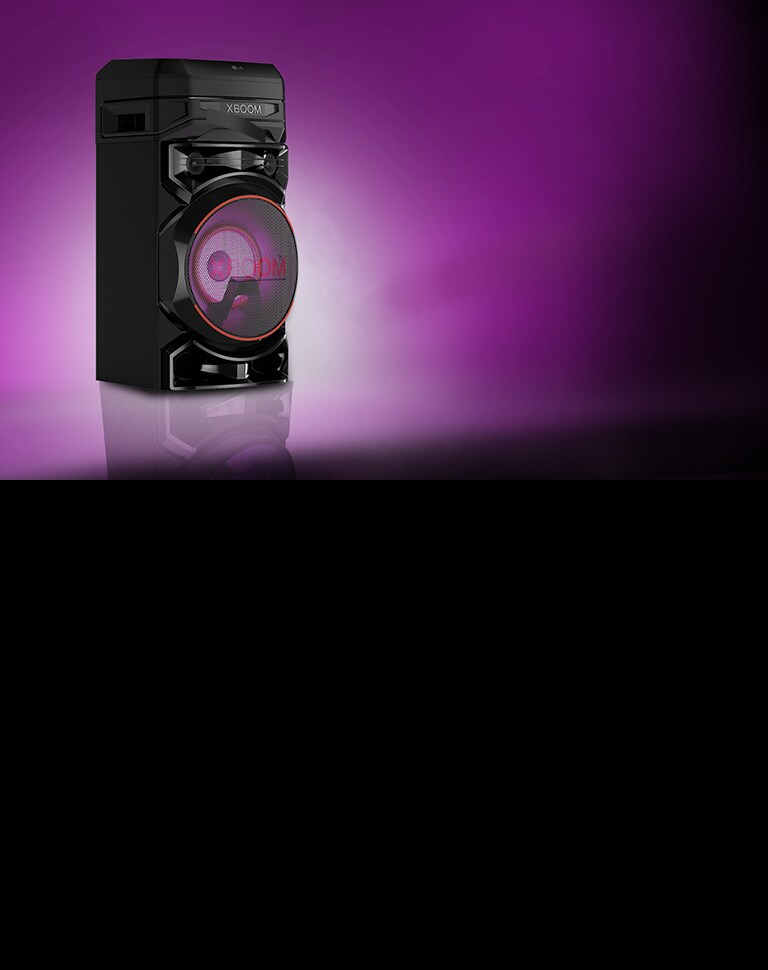 منظر بزاوية منخفضة للجانب الأيسر من LG XBOOM مقابل خلفية أرجوانية. ضوء XBOOM أرجواني هو الآخر.