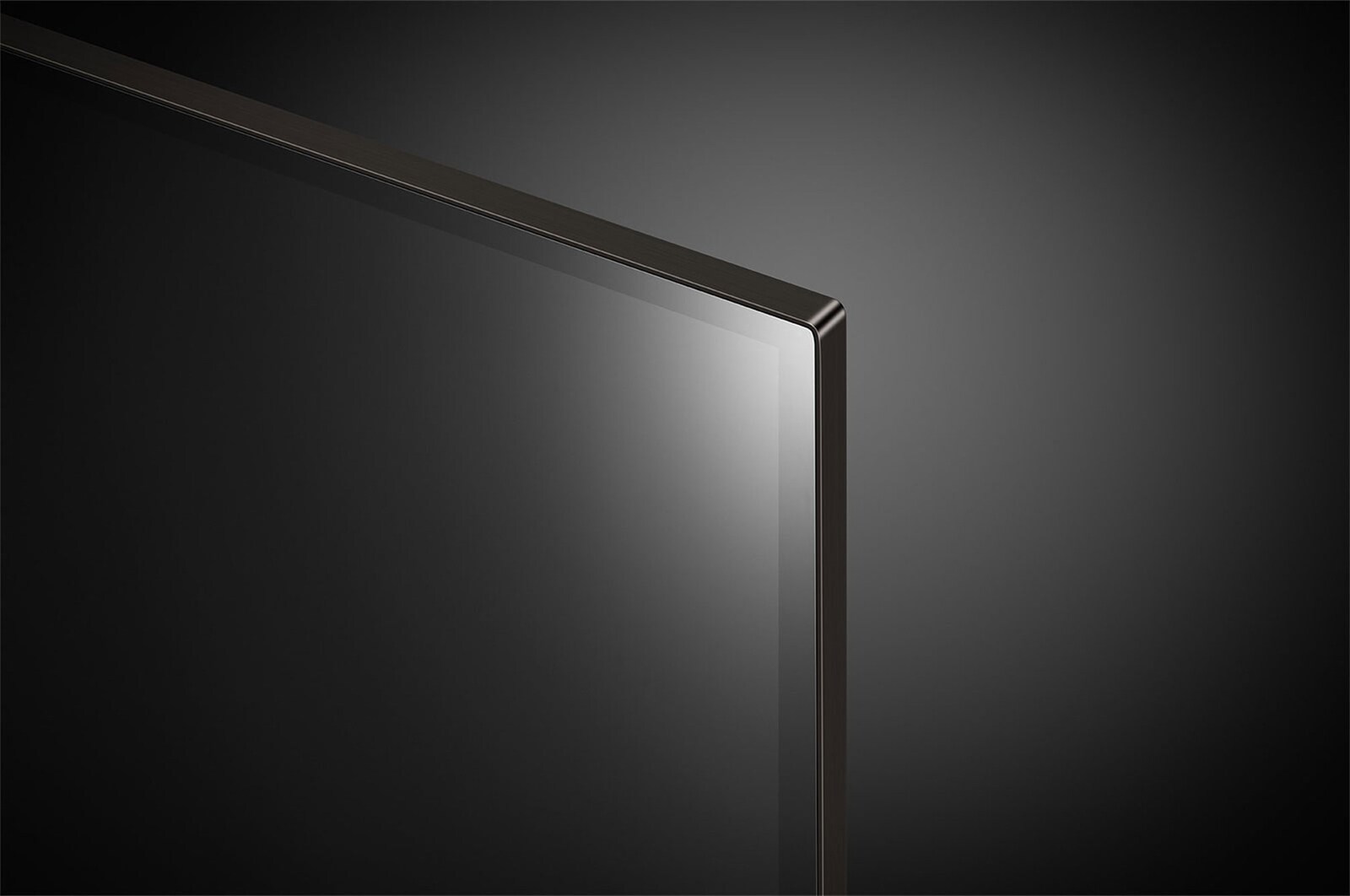 صورة مقربة من الحافة العلوية لتلفزيون LG OLED evo TV،‏ OLED C4