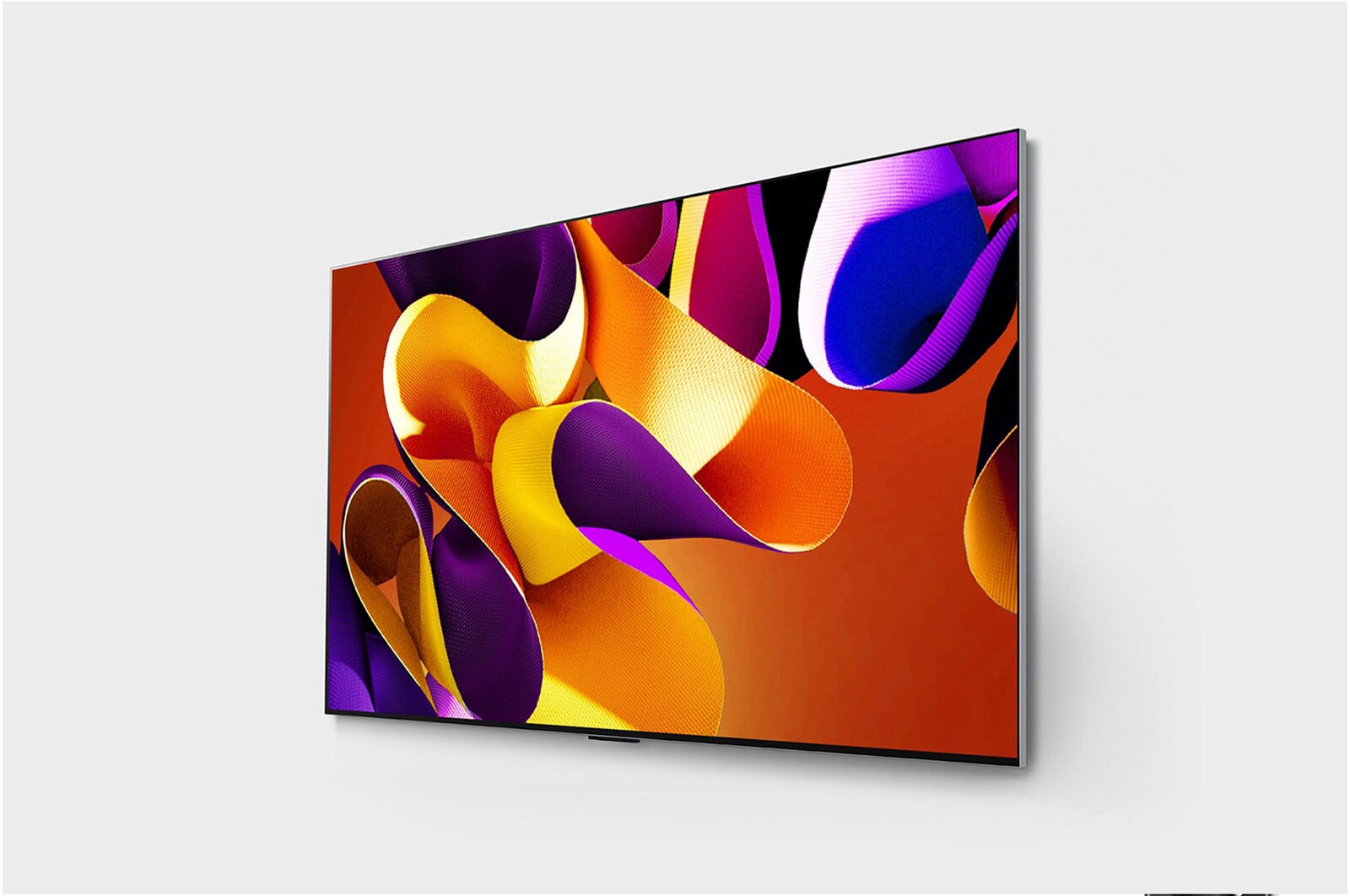 صورة جانبية مائلة بزاوية لليسار لتلفزيون LG OLED evo TV،‏ OLED G4 على الحائط