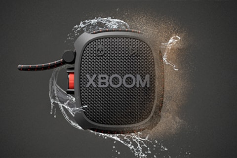 صورة لجهاز XBOOM Go لإظهار مقاومة الماء والغبار IP67