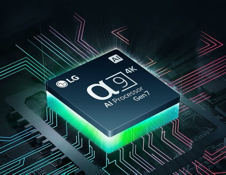 LG:s alpha 9 AI Processor Gen7 syns knappt i mörkret. AI-processorn lyser grönt och färgglada ljusbultar skjuter ut från den. Fler bultar dyker upp över moderkortet och sträcker sig längre ut, och vita prickar som stjärnor syns och skapar intrycket av en intergalaktisk scen.