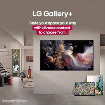 ภายในบ้านที่ดูมีรสนิยม มีการงานศิลปะแสดงอยู่มากมาย ตรงกลางบนผนังมี LG TV ที่แสดงงานศิลปะอยู่บนหน้าจอ ทีวีดูเหมือนภาพวาดในพิพิธภัณฑ์
