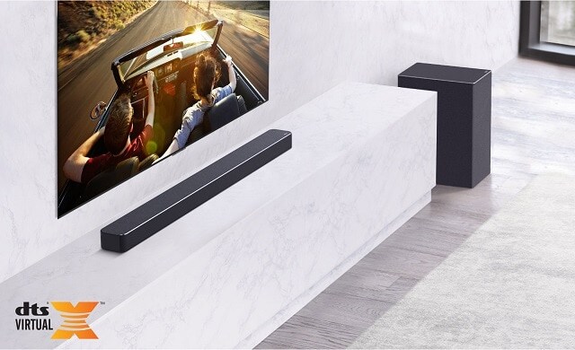 ลำโพง LG Sound Bar ในห้องนั่งเล่น