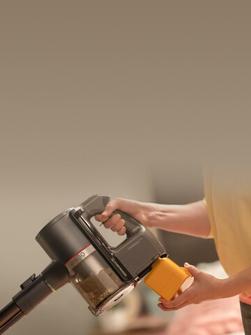 ภาพนี้คือภาพเครื่องดูดฝุ่น LG และอุปกรณ์เสริม