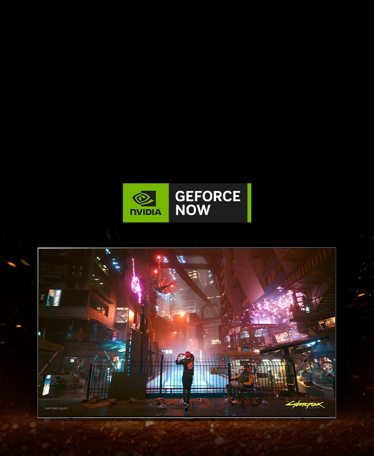 เปลวไฟลุกโชนรอบๆ ทีวี และคุณจะเห็นหน้าจอเกมของ Cyberpunk อยู่ข้างใน มีโลโก้ Geforce now ที่ด้านบนของทีวี