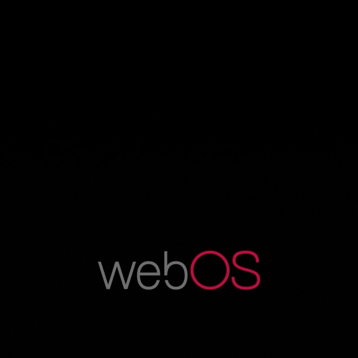 webOS logosunu gösteren LG Smart TV’nin animasyonlu sekansının ardından “Watch”, “Play” ve “Discover” tipografisi ekrana geliyor ve akış uygulamaları ve kanalları içeren LG webOS ana ekranıyla sona eriyor