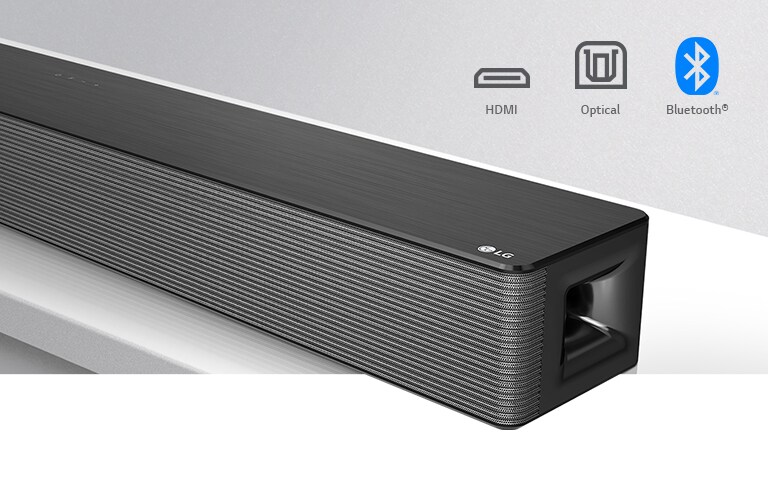 Sağ alt köşesinde LG logosu bulunan LG Soundbar'ın sağ taraftan yakın görünümü. Ürünün üzerinde gösterilen bağlantı simgeleri.