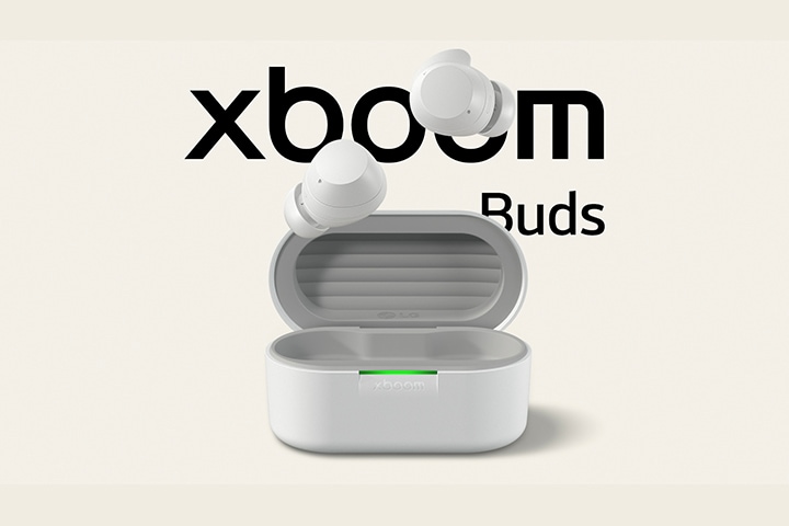 xboom buds kutusu, üzerinde süzülen iki kulaklıkla tamamen açık şekilde görüntüleniyor.